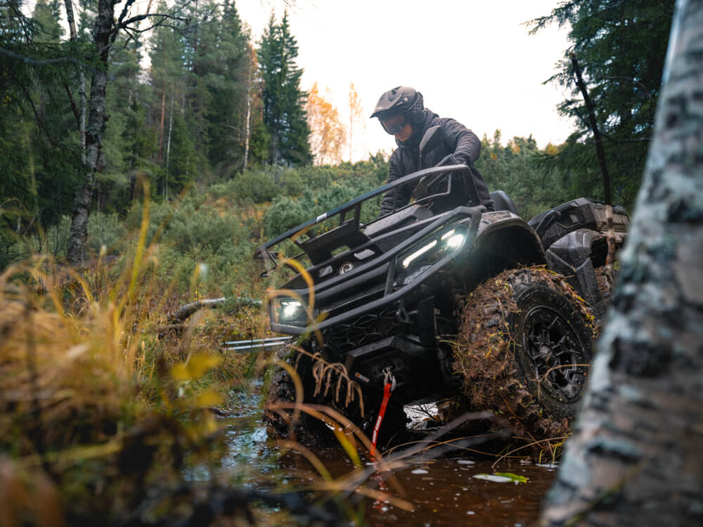 ORV-MY26-OUT-MAX-6X6-Backcountry-1000-Lifestyle_DSF8575