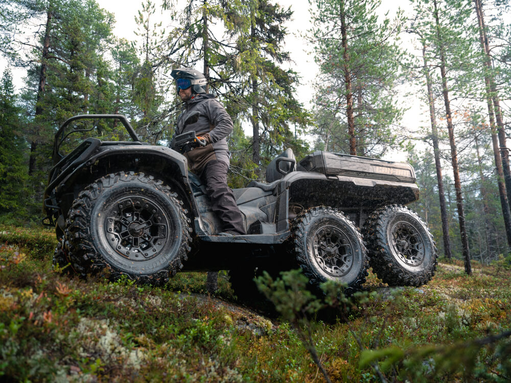 ORV-MY26-OUT-MAX-6X6-Backcountry-1000-Lifestyle_DSF8468